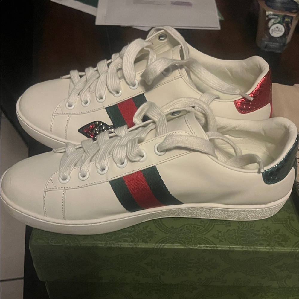 Gucci Kids Sneakers in White with Red and Green Details - Picture 3 of 3